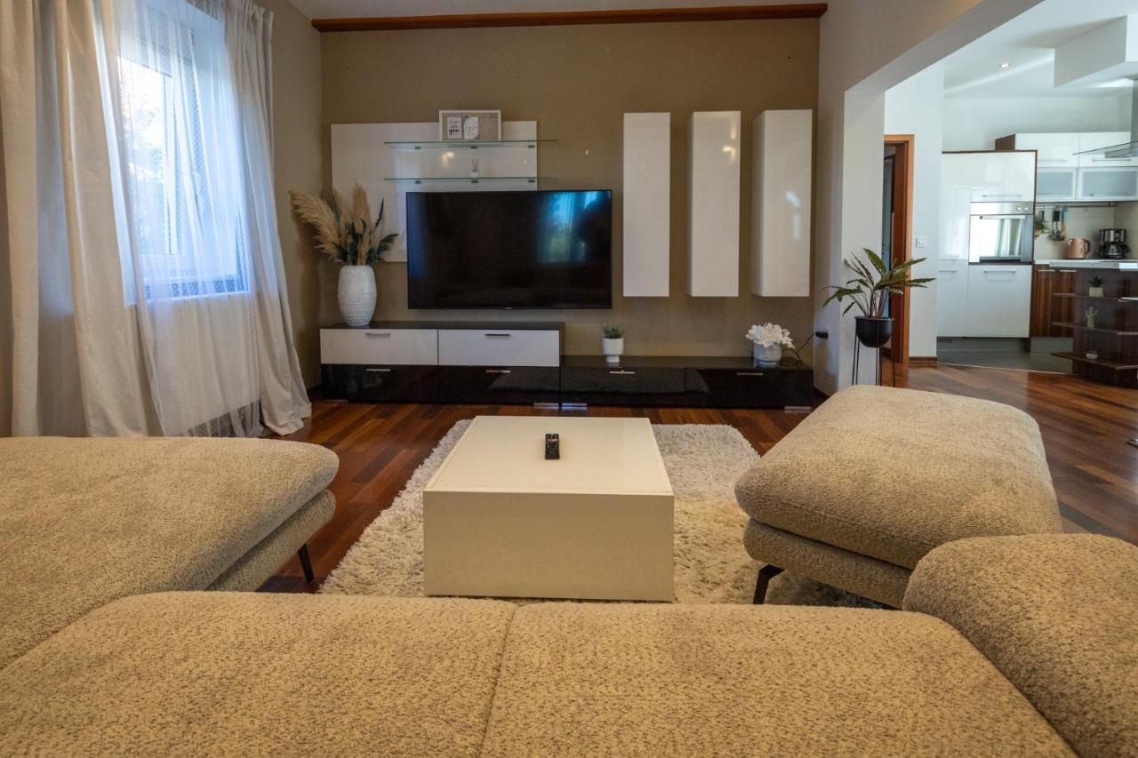 Lumaja Luxury Apartman 比奥格勒·纳·莫鲁 外观 照片